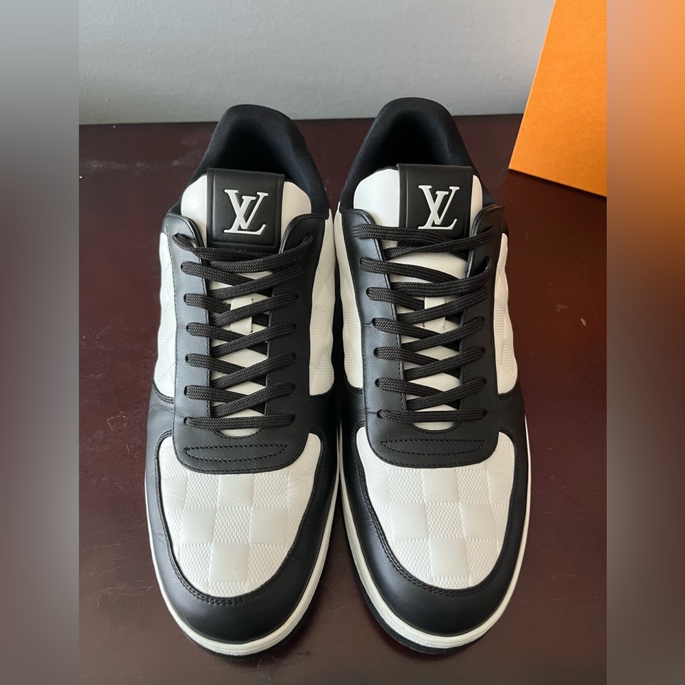 BLACK AND WHITE LOUIS VUITTON RIVOLI SNEAKER